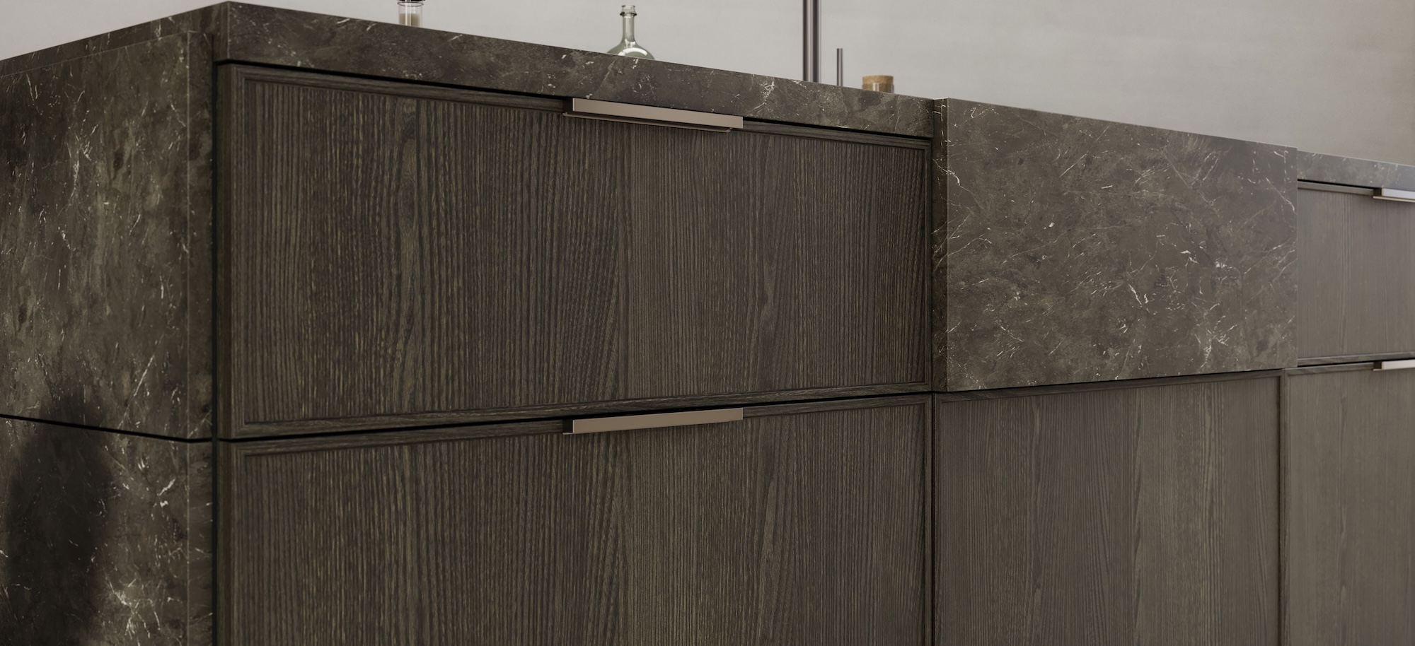 LEICHT-WAKUU-Design-Inselkueche-Echtholzfront-Griffe-in-Bronze