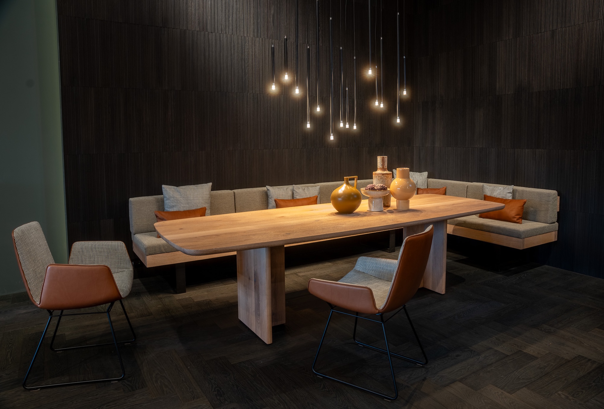 Janua Ridgeline Esstisch Holz hell mit Sitzbank