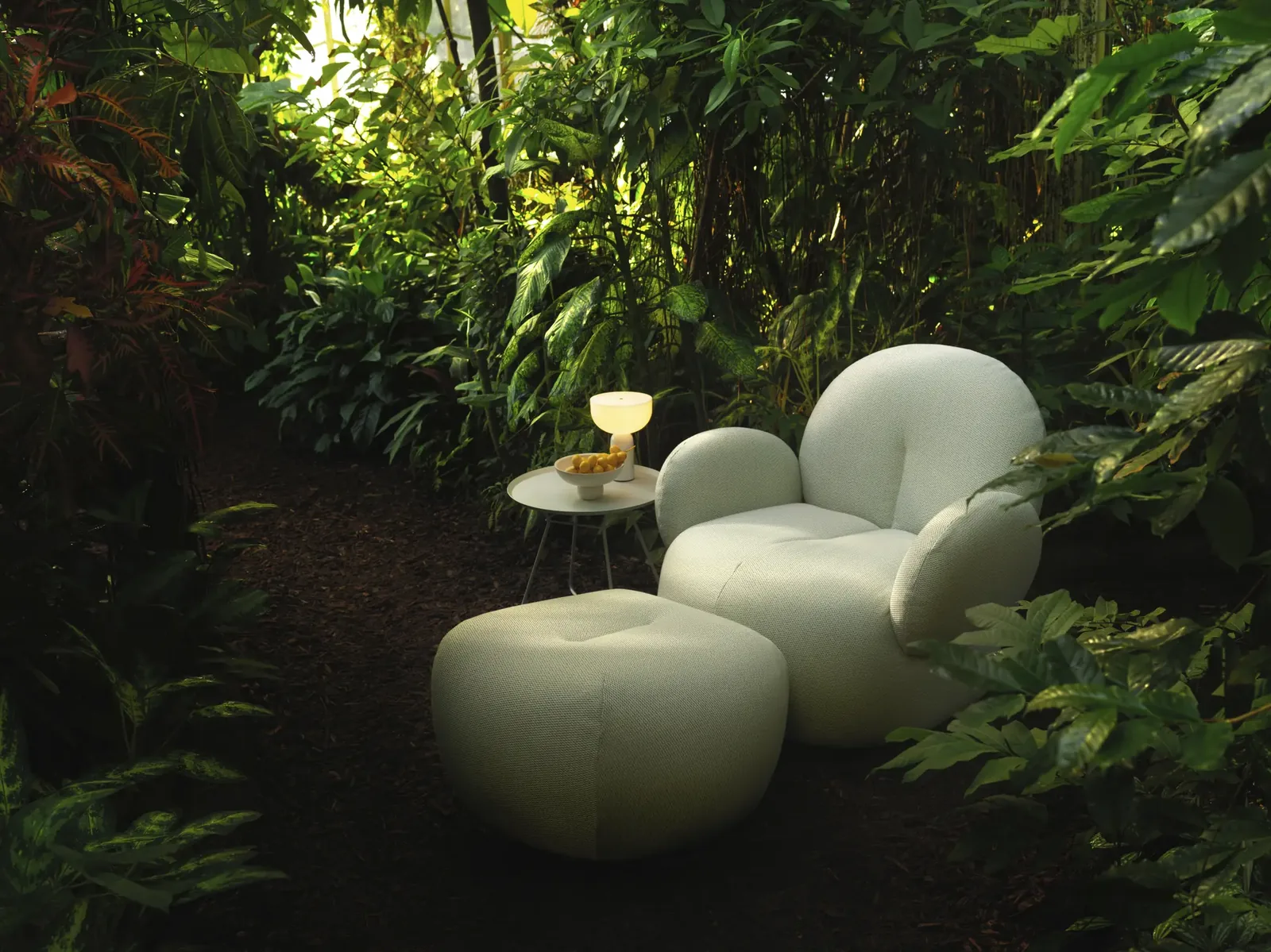 freifrau-nana-love-seat-petit-pouf-creme