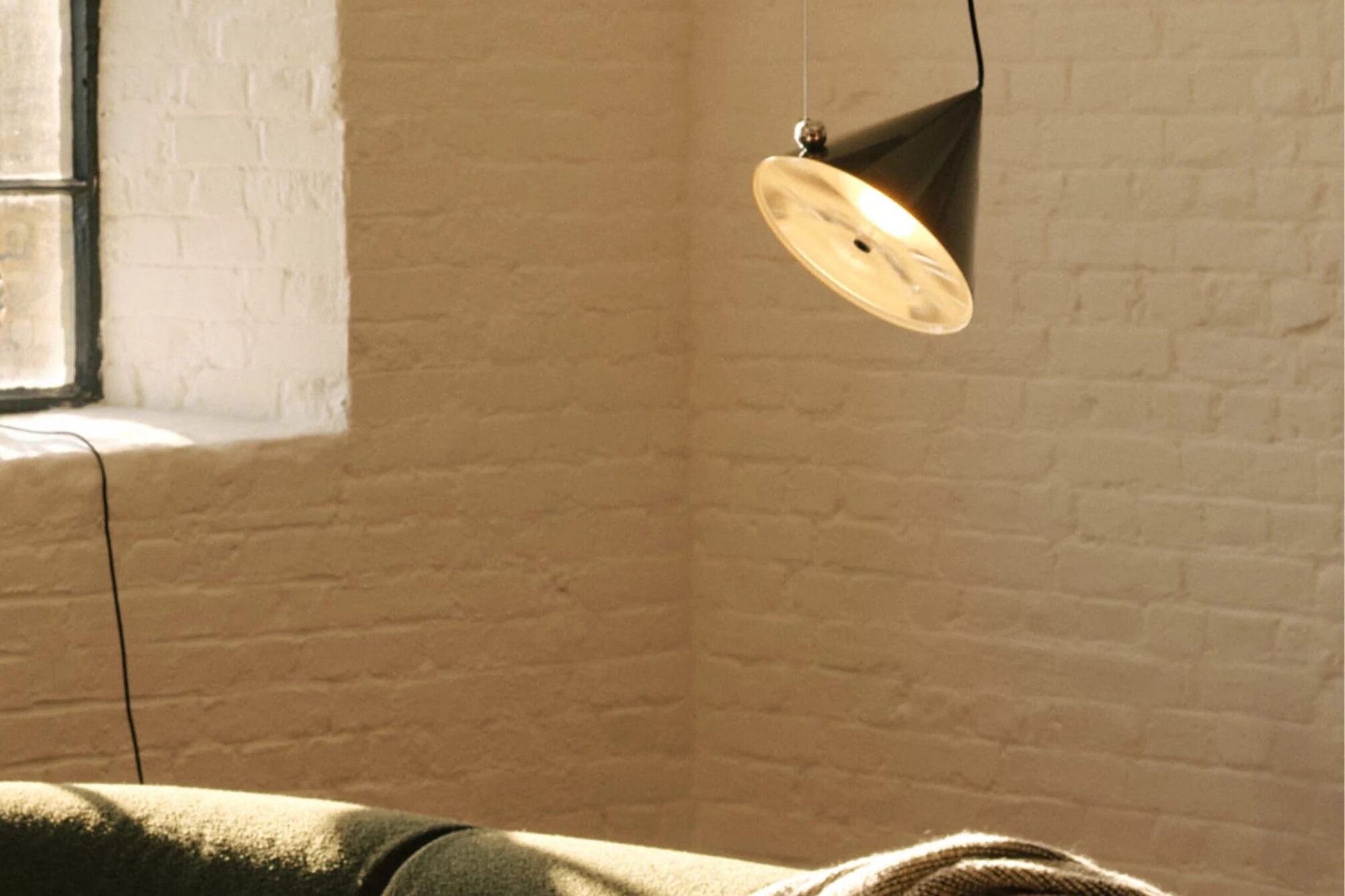 tom dixon-pose-pendelleuchte-wohnraum-querformat